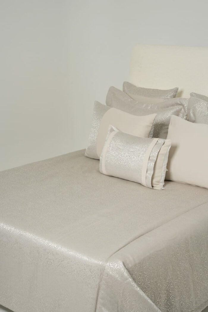 Couvre-lit prestige grège – Image 1