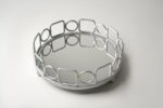 Plateau circulaire argent - Contour carrés cercles – Image 2