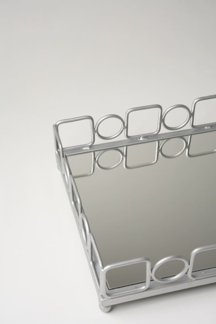 Plateau rectangulaire argent grand modèle - Contour carrés cercles – Image 1