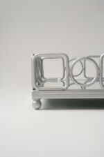 Plateau rectangulaire argent petit modèle - Contour carrés cercles – Image 3
