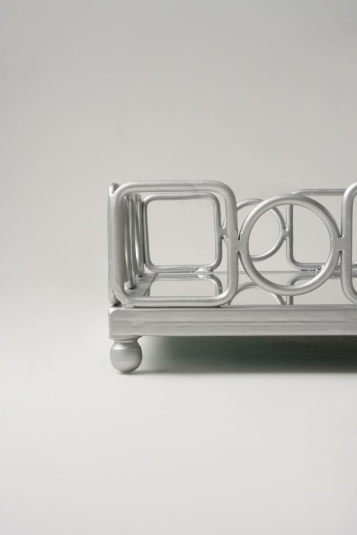 Plateau rectangulaire argent petit modèle - Contour carrés cercles – Image 3