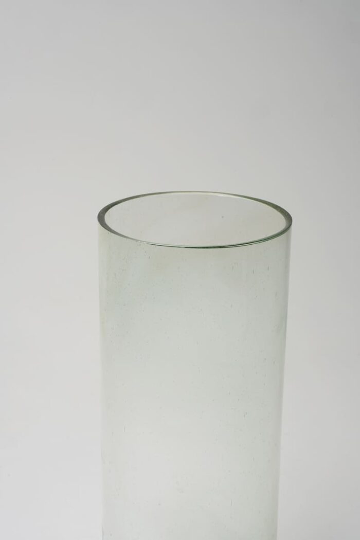 Vase cylindrique en verre soufflé – Image 2