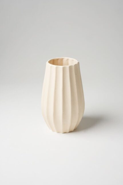 Vase cannelé en beige clair