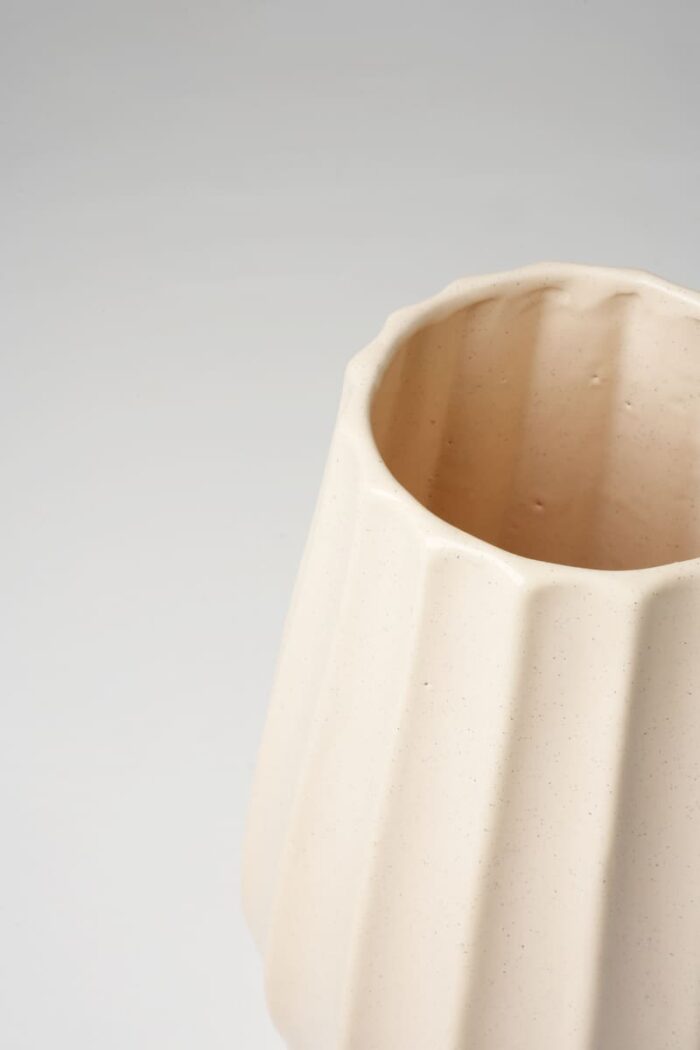 Vase cannelé en beige clair – Image 4