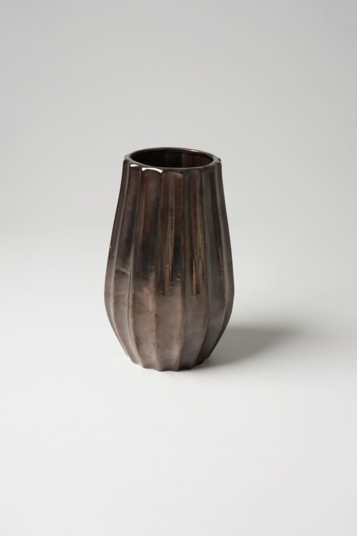 Vase cannelé en bronze – Image 1