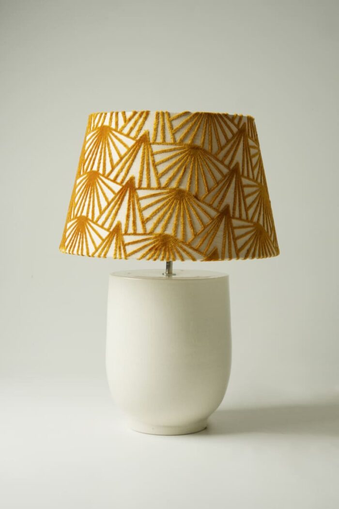Abat-jour céramique blanc & chapeau doré – Image 1
