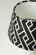 Abat-jour céramique blanc & chapeau graphique noir et blanc – Image 2