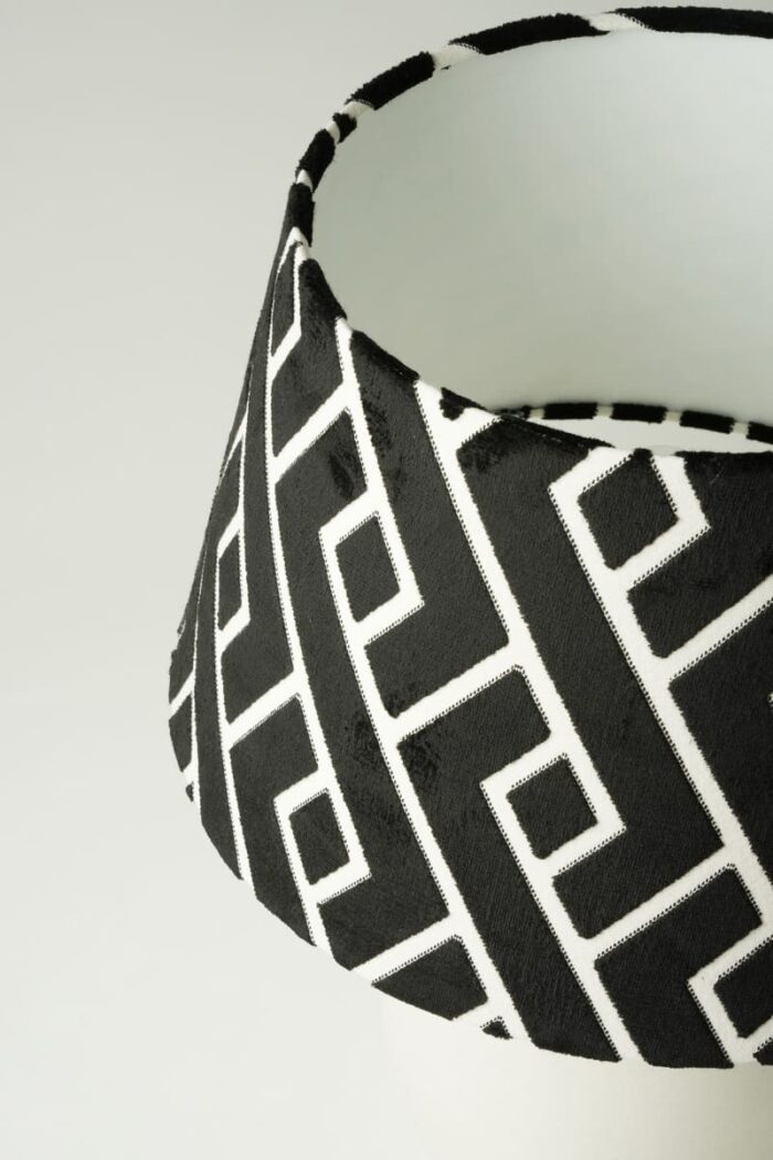 Abat-jour céramique blanc & chapeau graphique noir et blanc – Image 2
