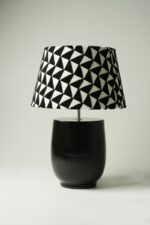 Abat-jour céramique noir & chapeau graphique noir et blanc