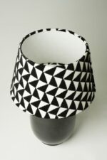 Abat-jour céramique noir & chapeau graphique noir et blanc – Image 3