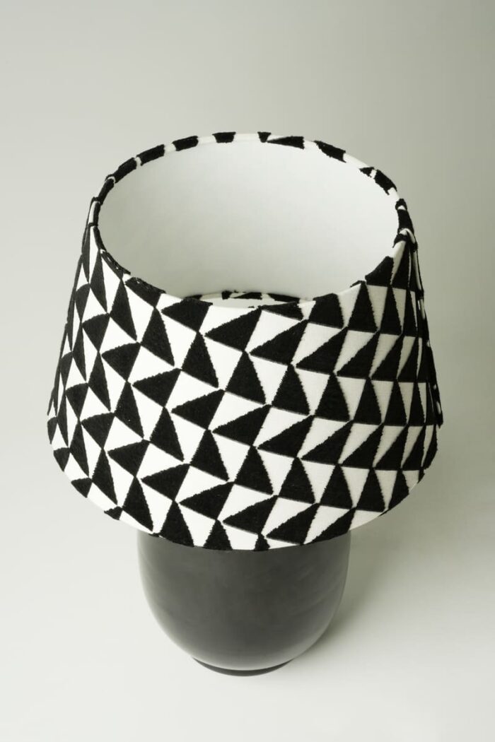 Abat-jour céramique noir & chapeau graphique noir et blanc – Image 3