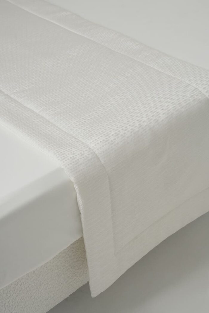 Chemin de lit zigzag blanc cassé – Image 1