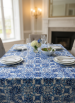 Nappe arabesque bleue (petit motif) imperméable et anti tâches – Image 3