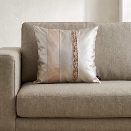 Coussin similicuir carré grège - Bandes rose & python