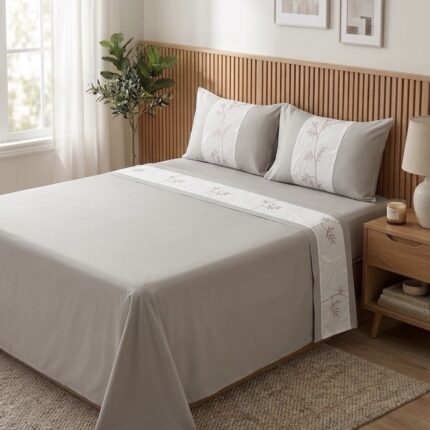 Parure de lit unie grège clair - Bande blanc cassé brodée