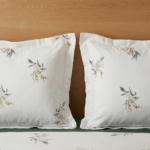 Parure de lit imprimée - Bouquet blanc cassé et vert – Image 2