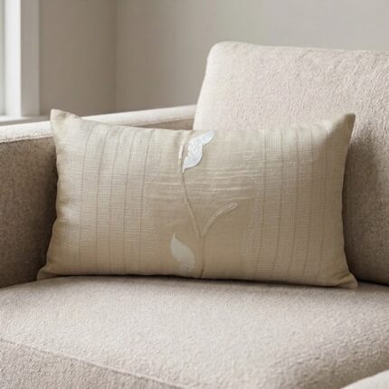 Coussin rectangulaire beige organza