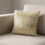Coussin carré beige à fibres texturées