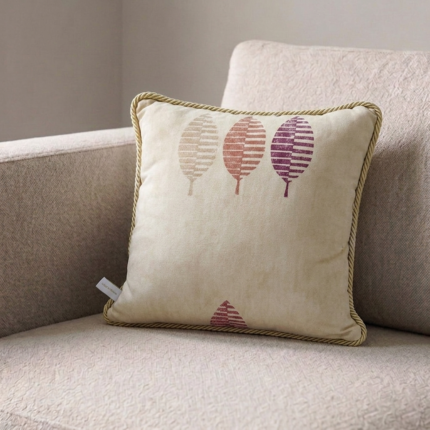 Coussin carré beige à motif feuilles