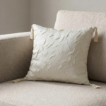 Coussin carré blanc cassé froissé