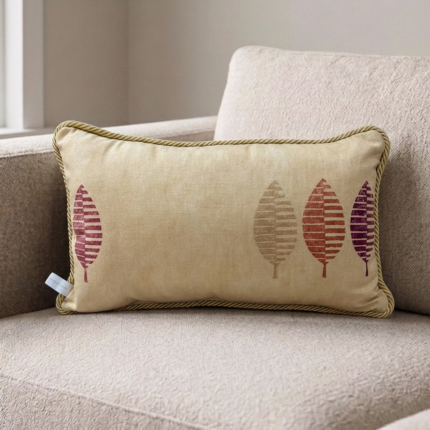 Coussin rectangulaire beige à motif feuilles