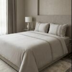 Pack housse de couette unie grège – Galon taupe – Image 3
