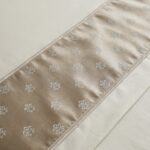 Parure unie beige - Bande bronze à motif floral – Image 2