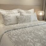 Couvre-lit 6 pièces - Blanc pailleté à tiges denses – Image 4