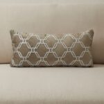Coussin marron sérigraphié - Motif hexagone gris