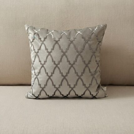 Coussin grège sérigraphié - Motif arabesque bronze