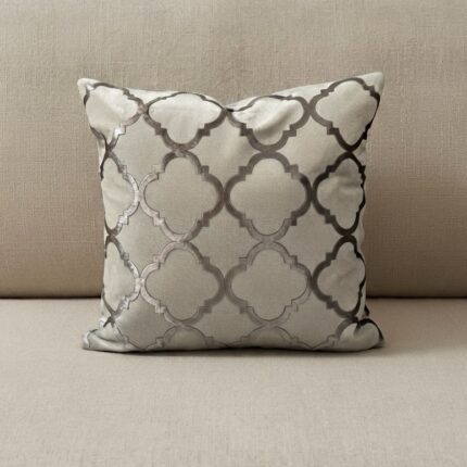Coussin grège sérigraphié - Motif trèfle bronze