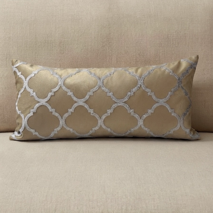 img_8088 Coussin marron clair sérigraphié - Motif trèfle gris moucheté – Image 1
