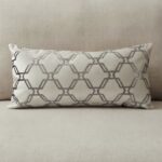 Coussin grège clair sérigraphié - Motif hexagone bronze