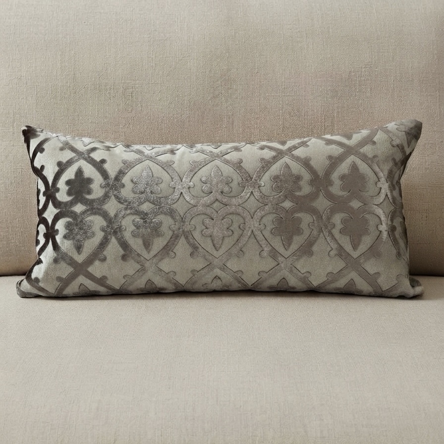 img_8105 Coussin grège sérigraphié - Motif oriental bronze – Image 1