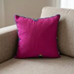 Coussin carré rose fuchsia brodé