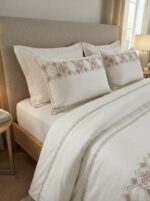 Pack housse de couette brodée géométrique - Blanc cassé et rose – Image 2