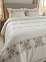 Pack housse de couette brodée géométrique - Blanc cassé et rose – Image 4