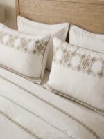 Pack housse de couette brodée géométrique - Blanc cassé et beige – Image 3