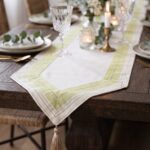 Chemin de table en lin - Ecru et vert anis