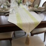 Chemin de table en lin - Ecru rayé vert anis