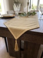 Chemin de table en lin - Beige doré finition tressée