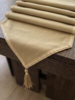 Chemin de table en lin - Beige doré finition tressée – Image 2