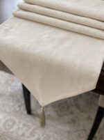Chemin de table en lin - Beige rosé à motif ton sur ton – Image 2