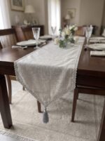 Chemin de table en lin - Gris avec bordure tressée
