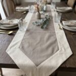 Chemin de table en lin - Grège avec bordure beige